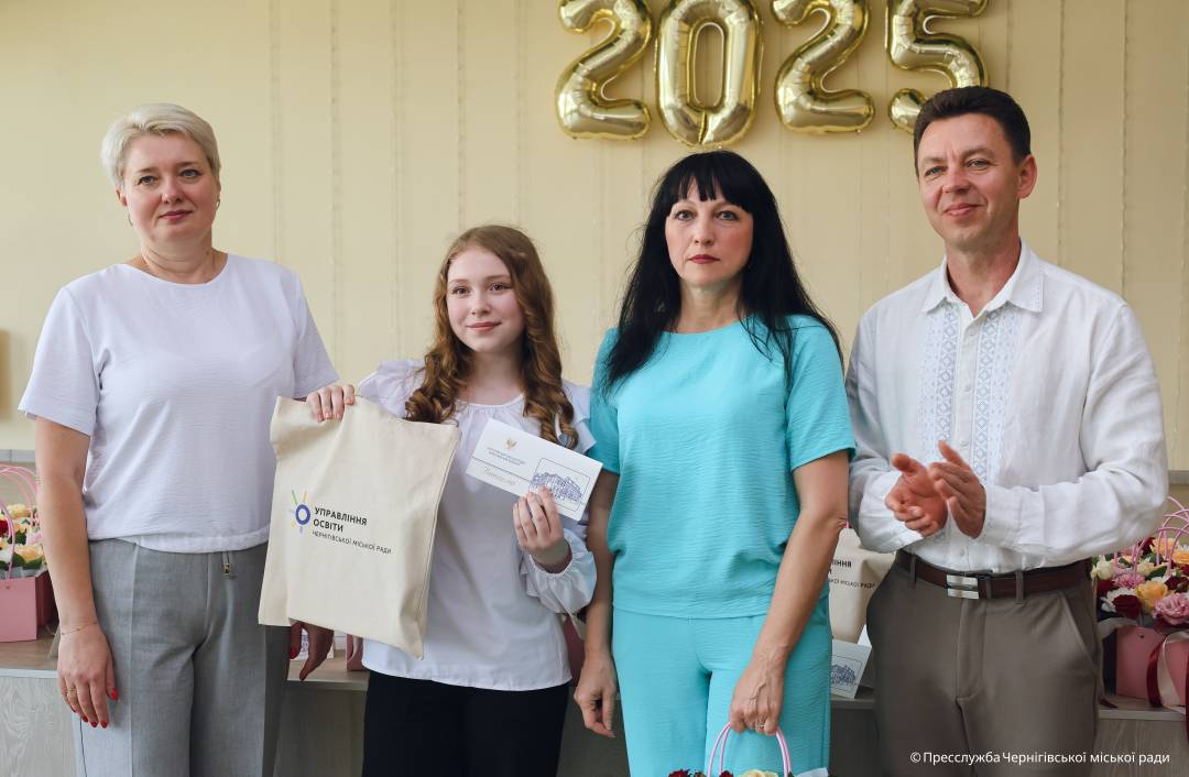 Стипендії та подарунки — за наполегливість і перемоги: у Чернігові нагородили талановиту молодь