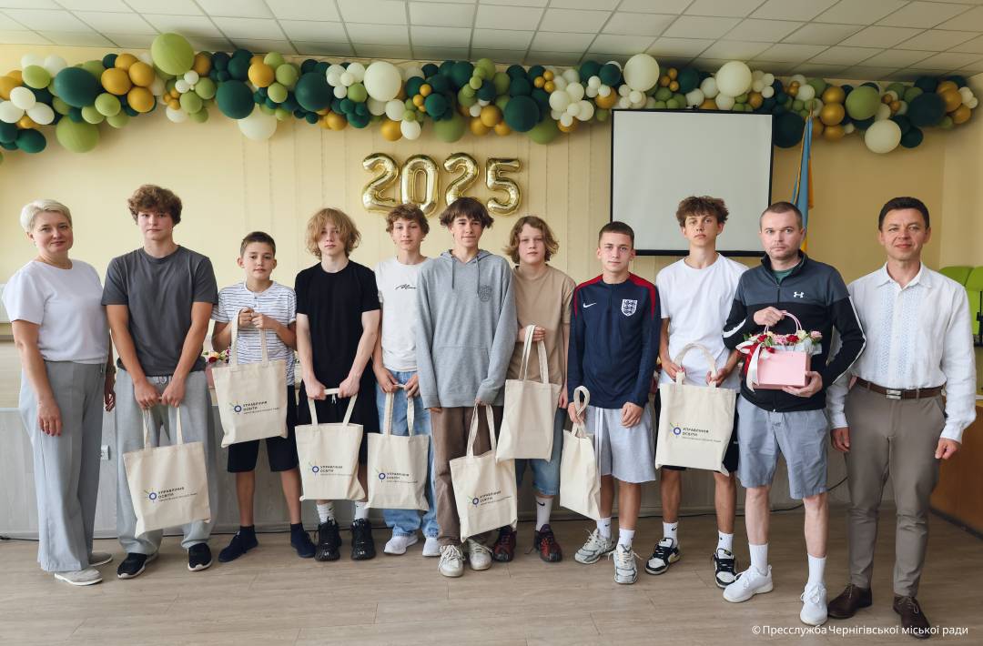 Стипендії та подарунки — за наполегливість і перемоги: у Чернігові нагородили талановиту молодь