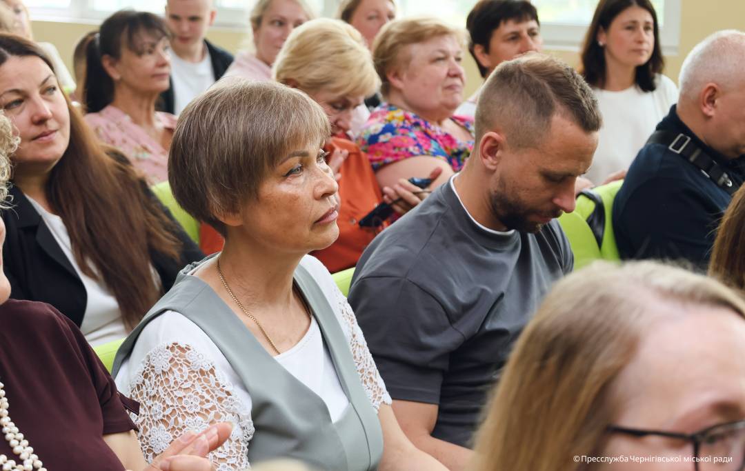 Стипендії та подарунки — за наполегливість і перемоги: у Чернігові нагородили талановиту молодь
