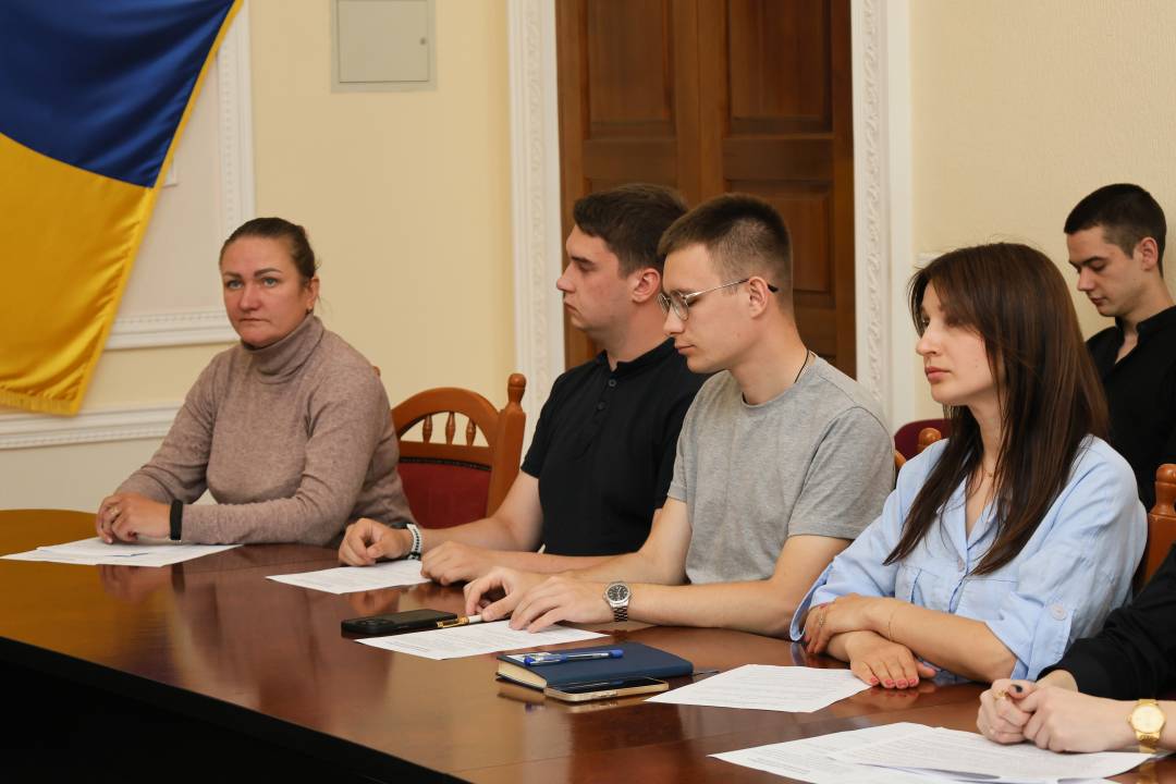 У Чернігівській міській раді відбувся круглий стіл до Дня Конституції України