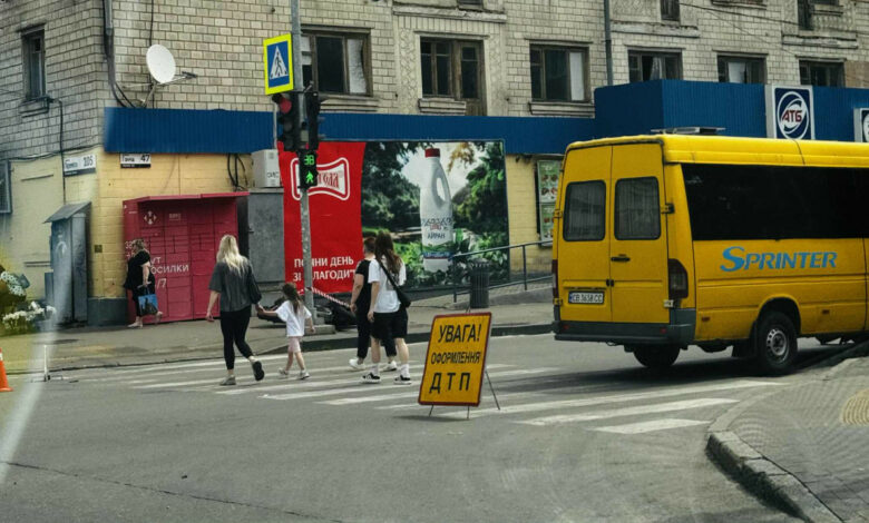 У Чернігові у ДТП потрапив мотоцикліст (Фотофакт)