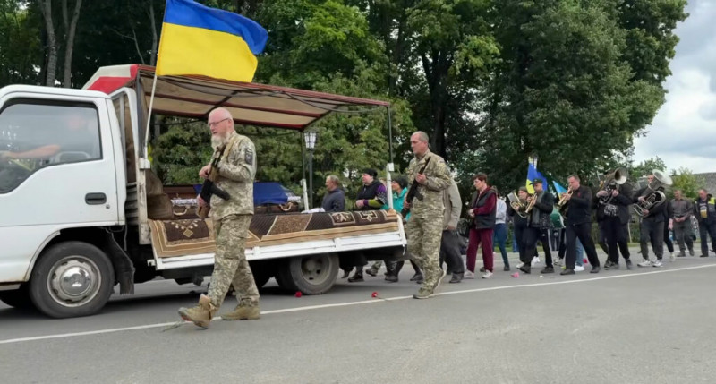 У громаді на Чернігівщині попрощалися із захисником