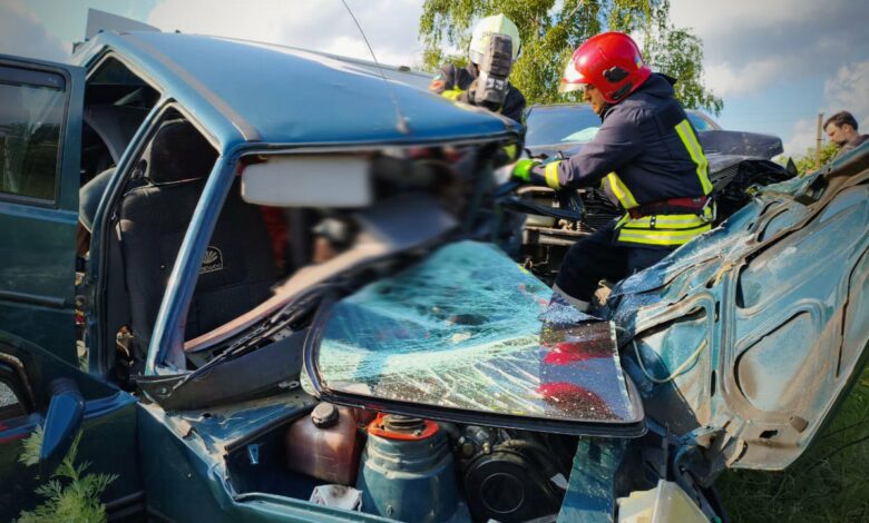 У селі на Чернігівщині сталася смертельна ДТП: водій автівки загинув, двоє пасажирок травмовані (Фото)