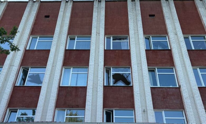 Внаслідок атаки рф на Чернігів пошкоджено житло та інфраструктуру (Фото)