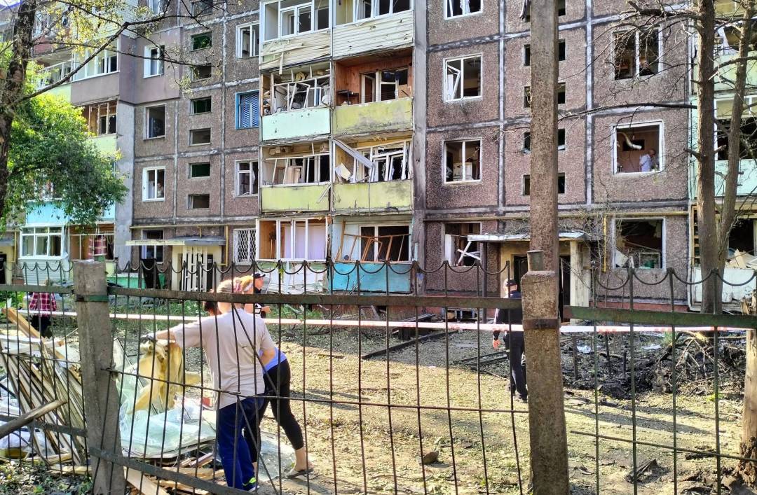 Внаслідок атаки рф на Чернігів ушпиталено одну особу, пошкоджено житло та інфраструктуру