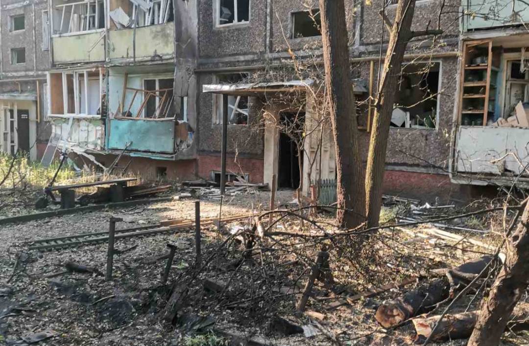 Внаслідок атаки рф на Чернігів ушпиталено одну особу, пошкоджено житло та інфраструктуру