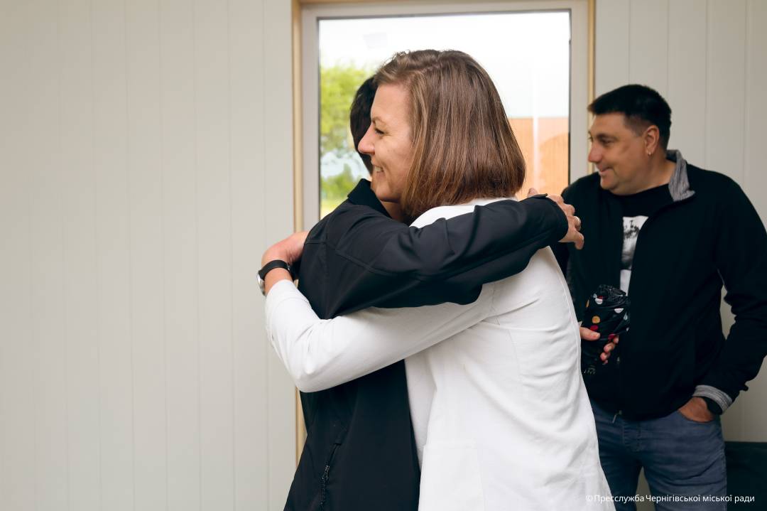 Завдяки допомозі Латвії родини, що втратили житло, отримали ключі від модульних будинків у Чернігові