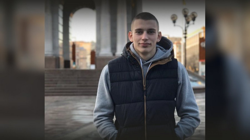 Загинув в авіакатастрофі, коли везли на обмін: у Славутичі прощалися з нацгвардійцем Іваном Роєм
