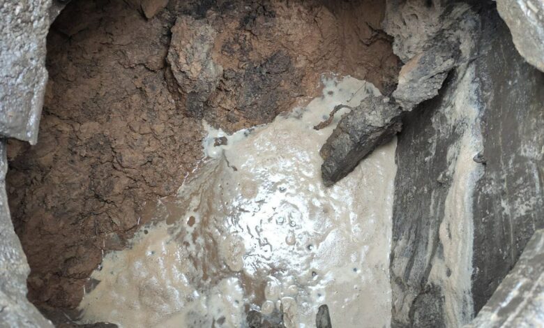16 будинків без води та перекритий рух транспорту: у Чернігові сталася руйнація водопровідного колодязя (Фото)