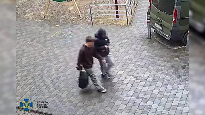 Росіяни дали завдання підкласти військовому вибухівку: на Чернігівщині 17-річний юнак звернувся до правоохоронців
