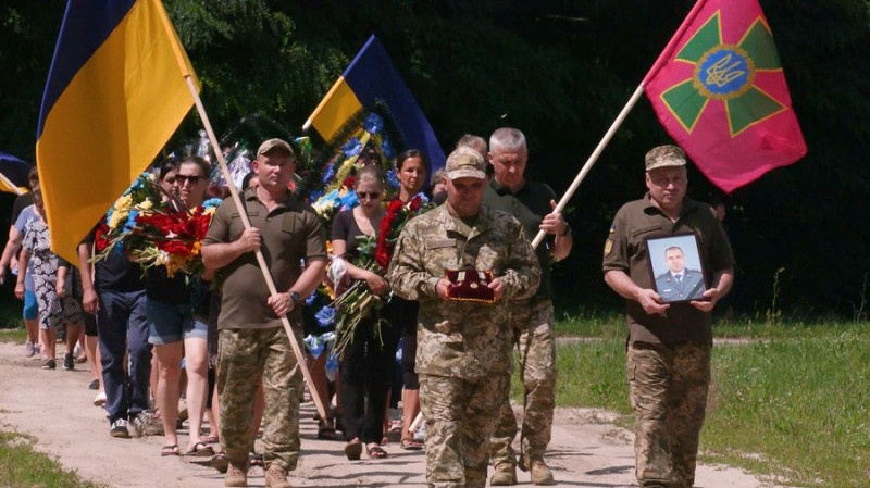 Рідні не вірять, що він загинув у літаку РФ: на Чернігівщині попрощалися з Володимиром Грищенком, якого мали обміняти