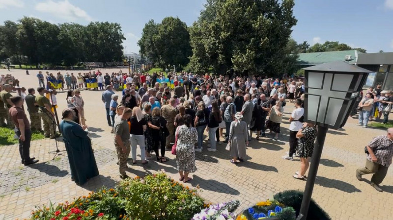 "Він горів за армію, це була його справа": у Прилуках поховали інструктора, якого застрелили на полігоні