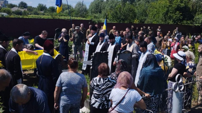 На Чернігівщині поховали захисників Олександра Рубана та Владислава Мастрюкова