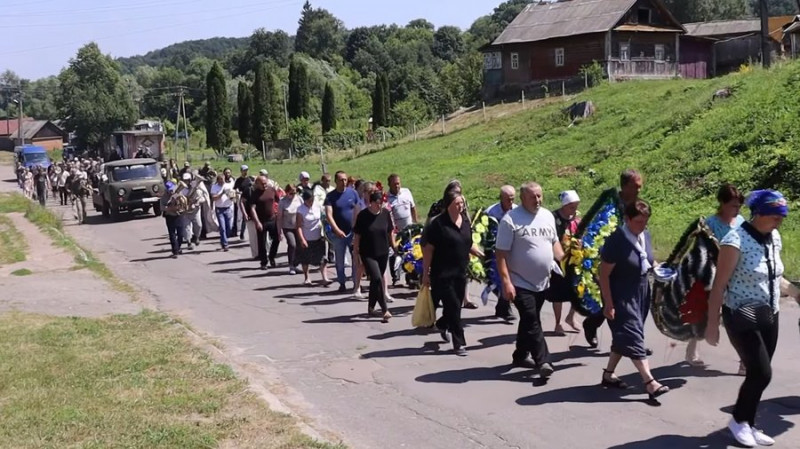 На Чернігівщині поховали захисників Віталія Никипорця та Юрія Куценка