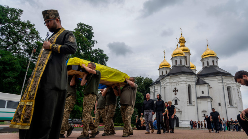 Пропрацював сім років журналістом, а 2023-го долучився до ЗСУ: у Чернігові попрощалися з журналістом Богданом Зайцем