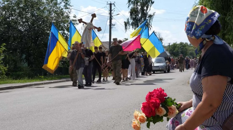 Двох загиблих захисників поховали на Чернігівщині — Сергія Подоляка та Олега Черниша