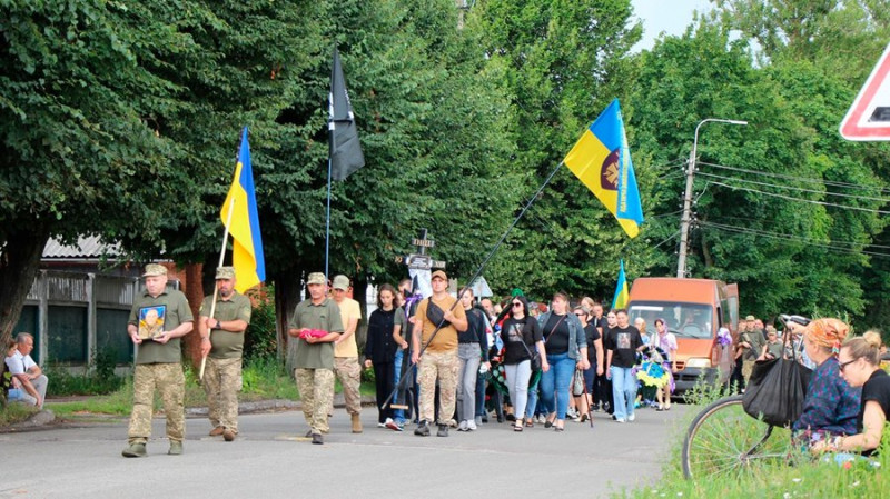 На Чернігівщині попрощались із захисниками Максимом Никитенком та Сергієм Козієм