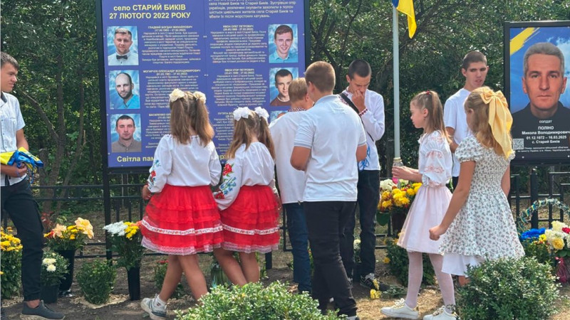У Старому Бикові на Чернігівщині відкрили Алею пам’яті закатованих та вбитих під час окупації села