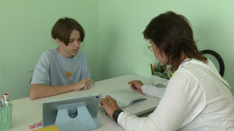 "На одній хвилі з дітьми": репетиторка з Чернігова їздить на байку та знімає відео для TikTok