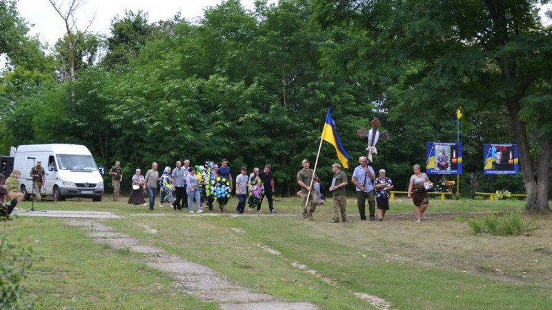На Чернігівщині попрощалися з військовими Олександром Попаденцем та Олександром Акуленком