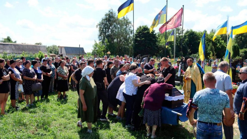 На Чернігівщині поховали захисників Олександра Рубана та Владислава Мастрюкова