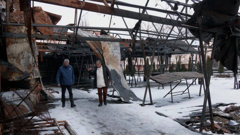 Допомога від монаха-пивовара: чернігівські військові отримали авто швидкої допомоги та фургон для гуманітарних вантажів