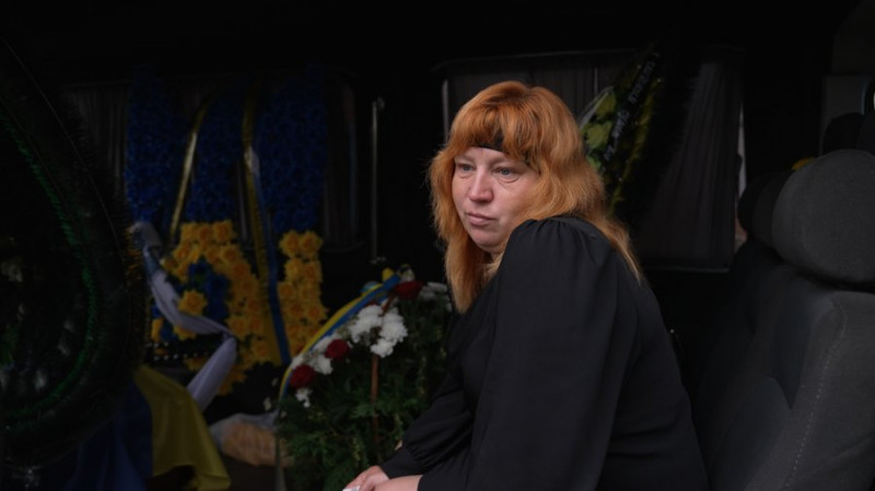 Загинув в авіакатастрофі, коли везли на обмін: у Славутичі прощалися з нацгвардійцем Іваном Роєм