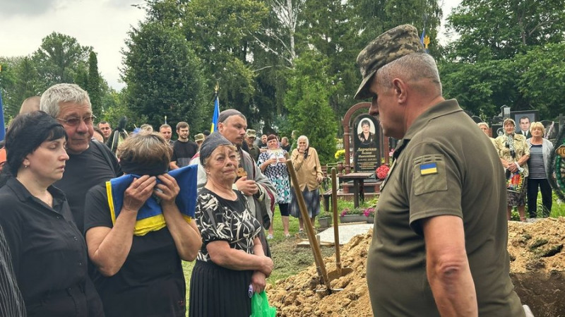 Сімох захисників провели в останню путь на Чернігівщині 18 липня