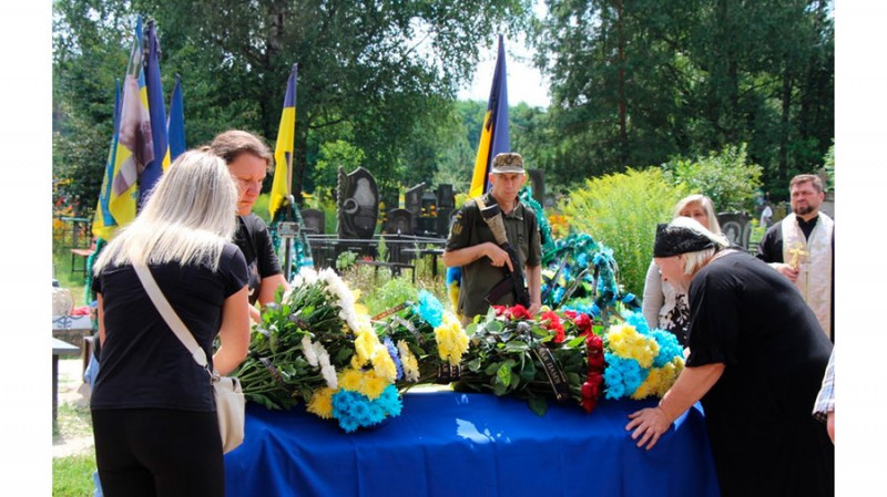 На Чернігівщині попрощались із захисниками Максимом Никитенком та Сергієм Козієм