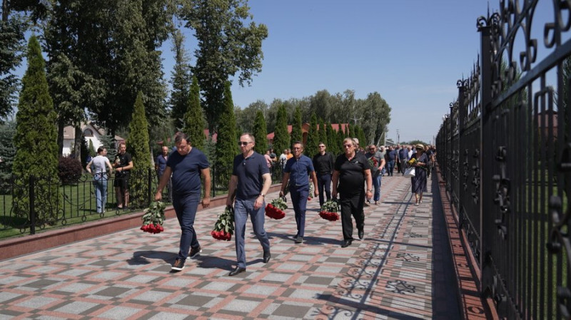 Героя України та аграрія з Чернігівщини Леоніда Яковишина поховали у мавзолеї, який він сам собі збудував за життя
