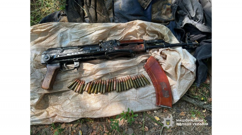 Перебуваючи в СІЗО, організував схему постачання вогнепальної зброї, набоїв: 38-річному чернігівцю оголосили підозру