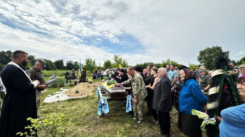Сімох захисників провели в останню путь на Чернігівщині 18 липня