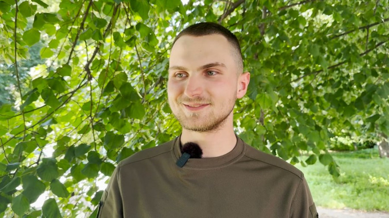 Схуд на 35 кілограмів та сумував за сонцем: у Прилуках зустріли Олексія Кузьменка, який повернувся з полону