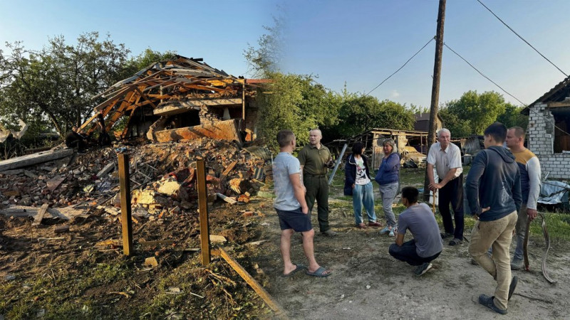 Знищені й пошкоджені будинки та авто: війська РФ безпілотниками атакували прикордонне село на Чернігівщині