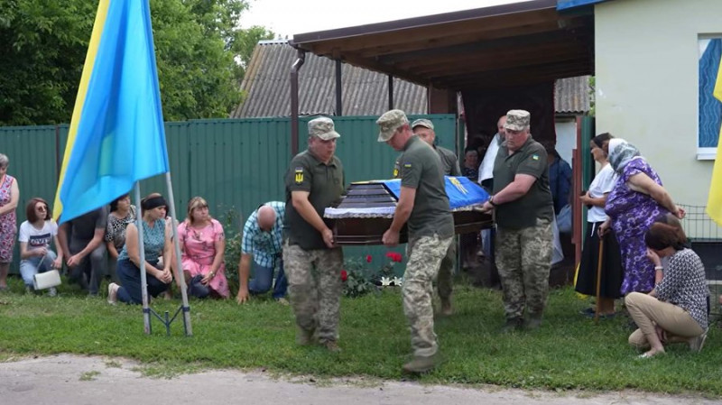 Двох загиблих захисників поховали на Чернігівщині — Сергія Подоляка та Олега Черниша