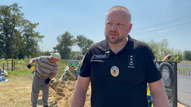 "Втрачаємо найхоробріших": на Чернігівщині попрощалися із загиблим поліцейським Миколою Гришковим