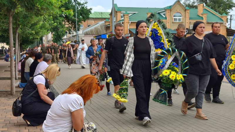 Сімох захисників провели в останню путь на Чернігівщині 18 липня