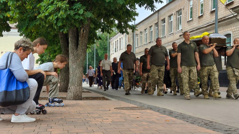 Сімох захисників провели в останню путь на Чернігівщині 18 липня