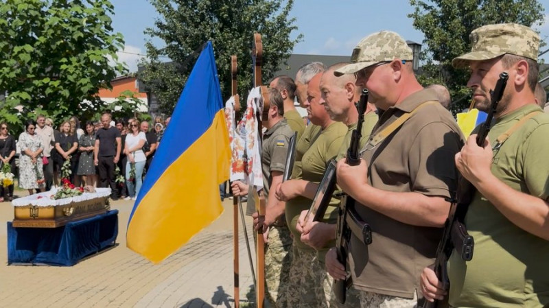 "Він горів за армію, це була його справа": у Прилуках поховали інструктора, якого застрелили на полігоні