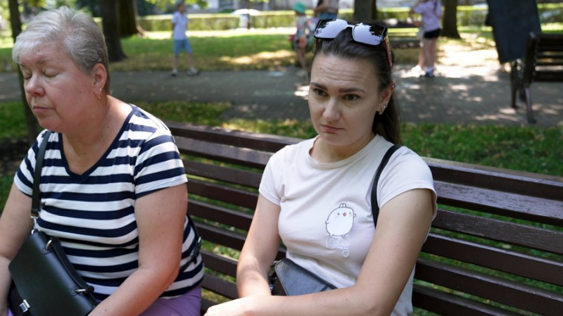 "Ходити містом страшно": що про їзду на електросамокатах у Чернігові кажуть люди, місцева влада та адвокати