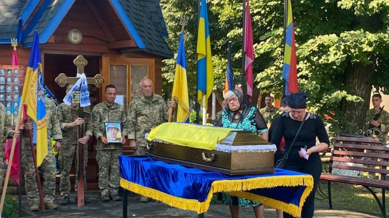 Двох захисників поховали на Чернігівщині — Олександра Шута та Анатолія Ямпольського
