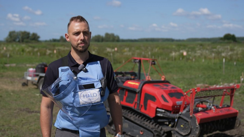 Розміновують за допомогою дронів: як працюють демінери на Чернігівщині