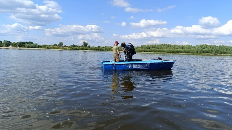 Водолази дістали з Десни тіло жінки, яка потонула неподалік Остра на Чернігівщині 11 липня