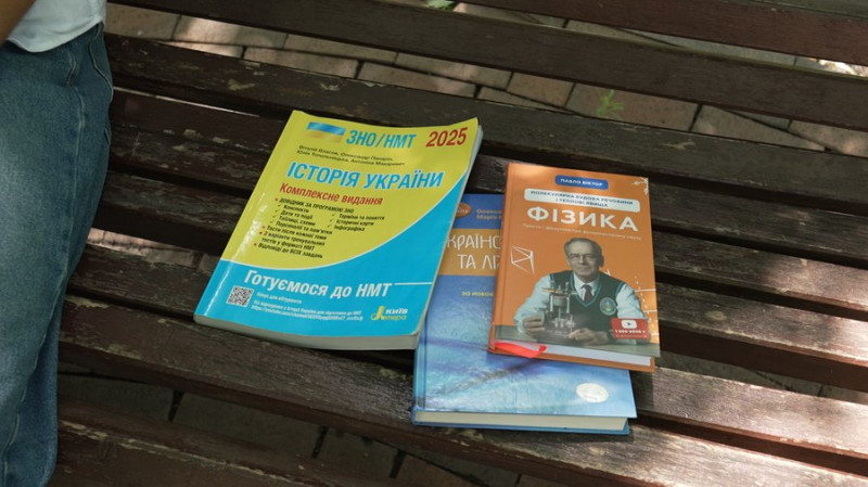 "Послугами репетиторів ніколи не користувався": у Чернігові хлопець склав НМТ на 200 балів з трьох предметів