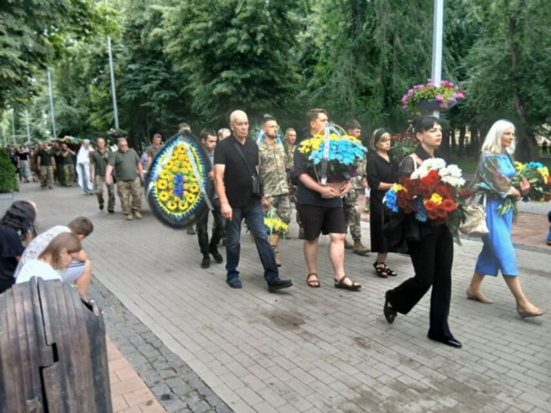 На Чернігівщині попрощалися із захисником, який помер від тяжких поранень у лікарні