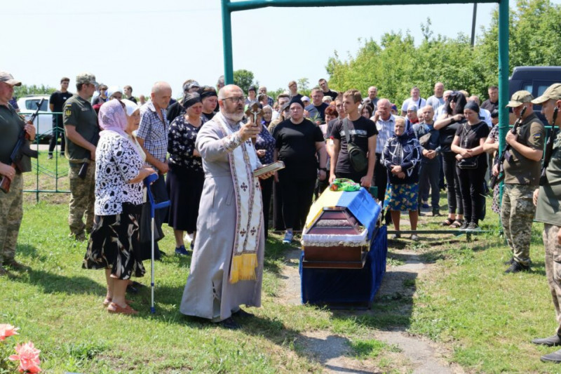 На Чернігівщині попрощалися з воїном, який понад рік вважався зниклим безвісти
