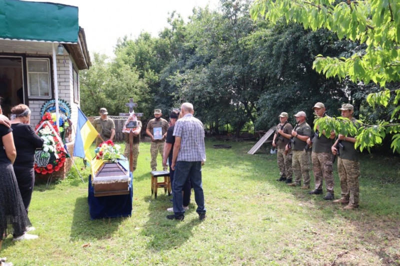 На Чернігівщині попрощалися з воїном, який понад рік вважався зниклим безвісти