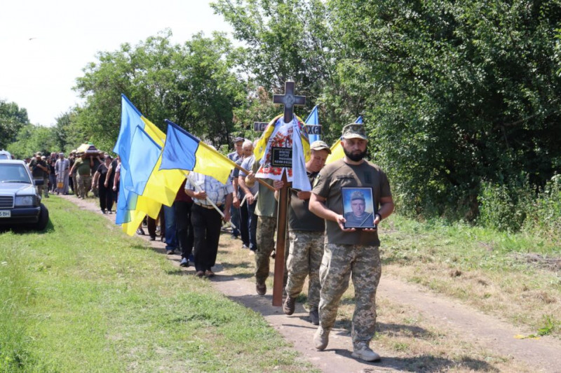На Чернігівщині попрощалися з воїном, який понад рік вважався зниклим безвісти