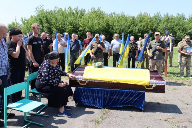 На Чернігівщині попрощалися з воїном, який понад рік вважався зниклим безвісти