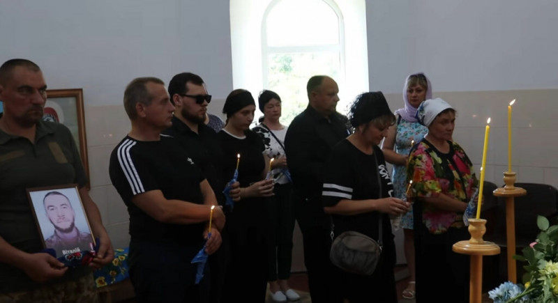 На Чернігівщині провели в останню путь воїна